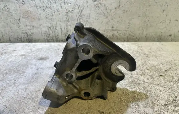 Peugeot 508 RXH Engine mounting bracket 9682417480