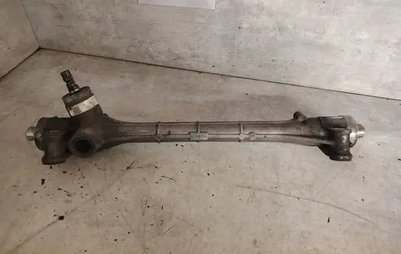 Toyota Avensis T270 Steering rack 8L280291