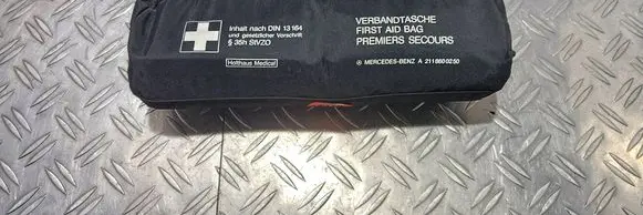 Mercedes-Benz E W211 First aid kit A2118600250