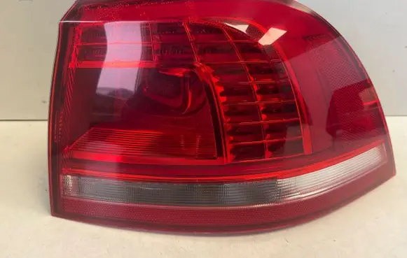 Volkswagen Touareg II Rear/tail lights 7P6945208