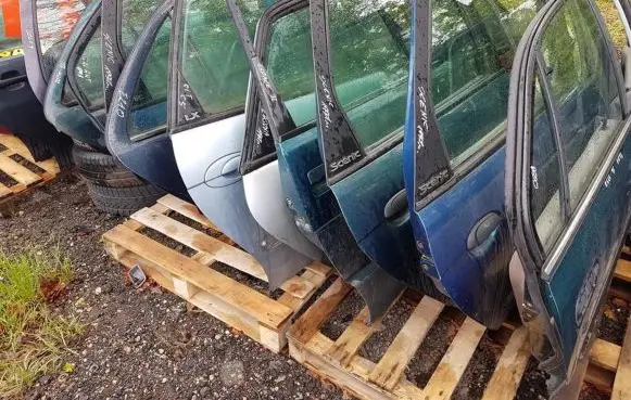 Mitsubishi Galant Rear door