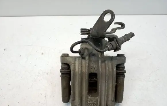 Volkswagen Jetta VI Rear brake caliper