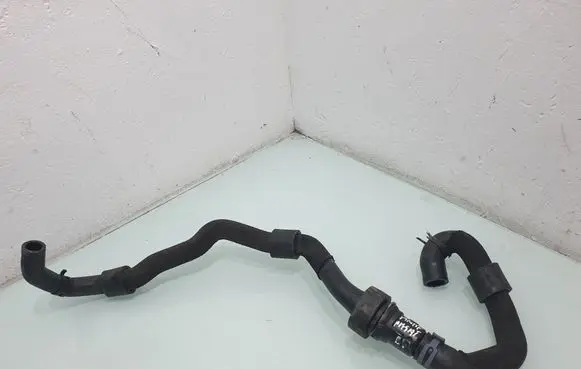 Volkswagen PASSAT B8 Engine coolant pipe/hose 8R0121113