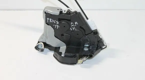 Toyota Prius (XW50) Front door lock