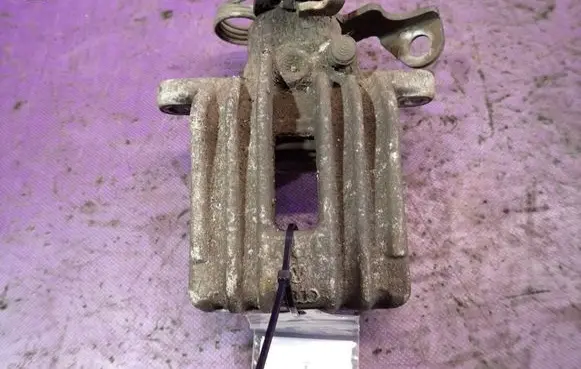 Volkswagen PASSAT B5 Rear brake caliper