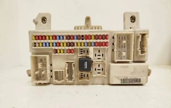 Ford Focus C-MAX Fuse module XUVXXPVFXX40 E05456 701890409