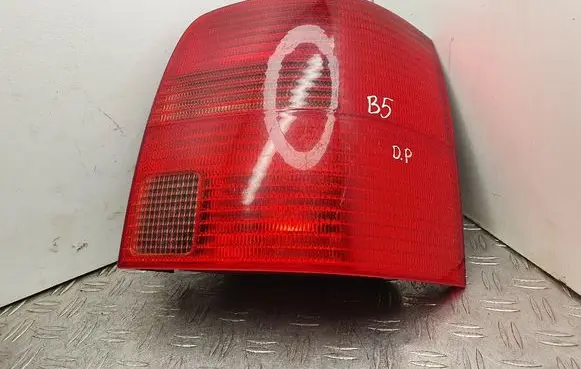Volkswagen PASSAT B5 Rear/tail lights 3B9945112J