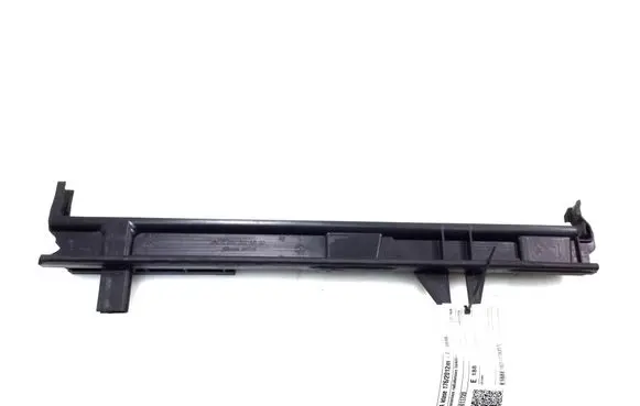 Radiator mount bracket