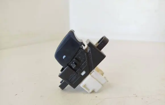 Nissan X-Trail T30 Electric window control switch