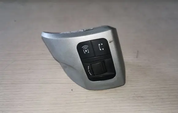Opel Astra H Steering wheel buttons/switches 13126750
