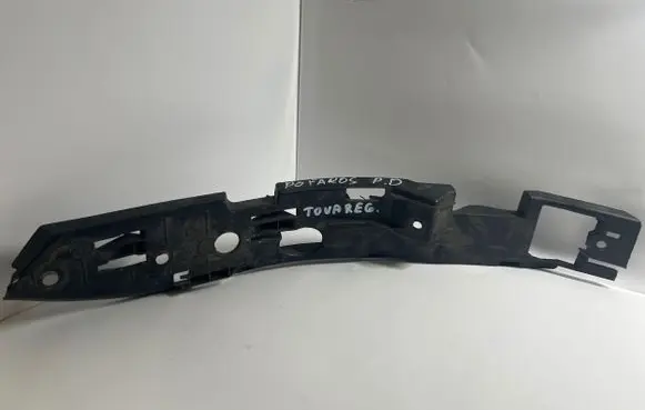 Volkswagen Touareg I Front bumper mounting bracket 7L6807184C