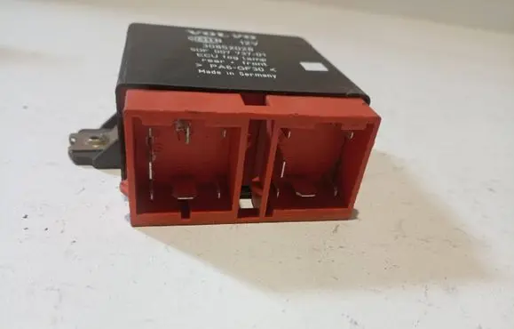Volvo S40, V40 Other relay 30852028 5DF00773701