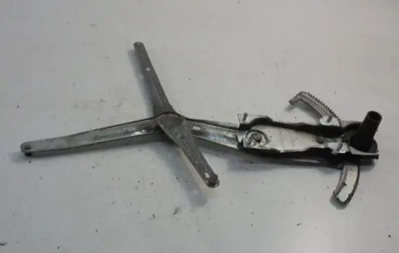 Volvo 740 Front door manual window regulator 1380283
