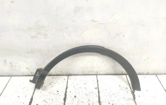 Rear fender molding trim