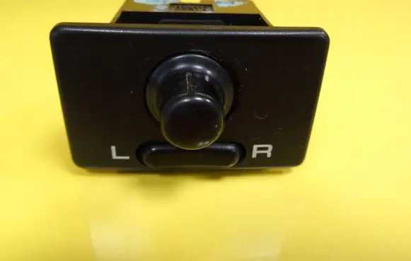 Subaru Impreza I Wing mirror switch