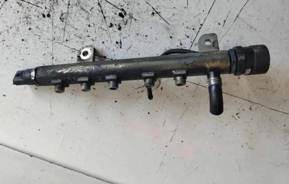 Opel Zafira B Fuel main line pipe 55187885 028863L5 0445214056
