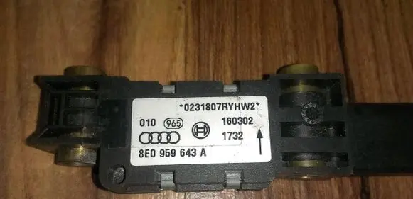 Audi A4 S4 B6 8E 8H Airbag deployment crash/impact sensor 8E0959643a