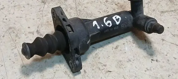 Clutch slave cylinder