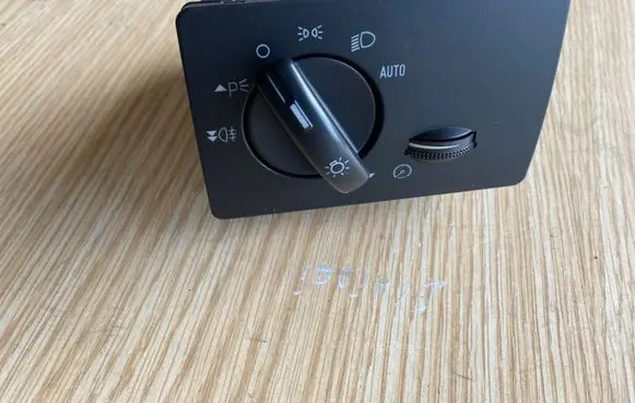 Ford Kuga I Light switch