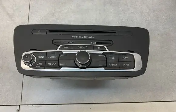 Audi Q3 8U Radio/CD/DVD/GPS head unit 8U0035666C