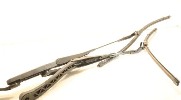 Mercedes-Benz E W212 Front wiper blade arm