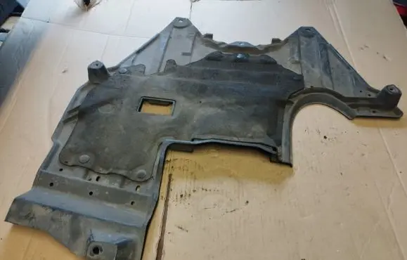 Lincoln Navigator Engine splash shield/under tray