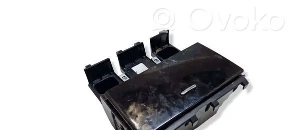 Cup holder front