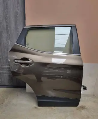 Nissan Qashqai Rear door 