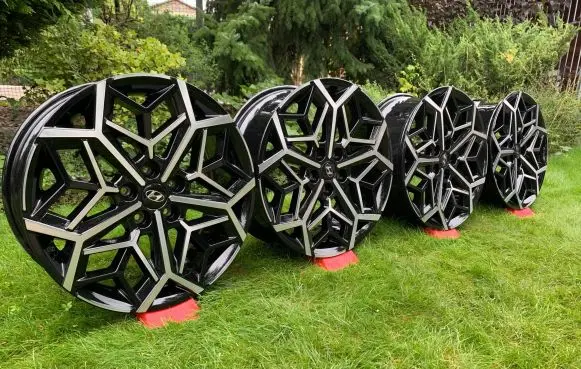 Hyundai Tucson IV NX4 R19 alloy rim 