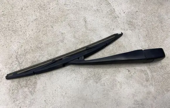 Nissan Pathfinder R51 Rear wiper blade arm 39862