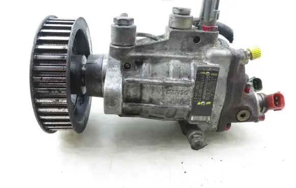 Toyota Avensis T220 Fuel injection high pressure pump 09730000177 2210027010