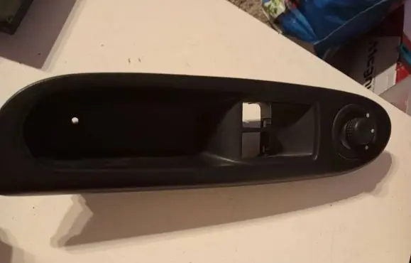 Renault Clio II Rear door window switch trim 8200084003e