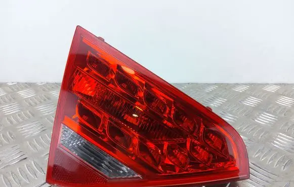 Audi A5 8T 8F Tailgate rear/tail lights 8T0945093A