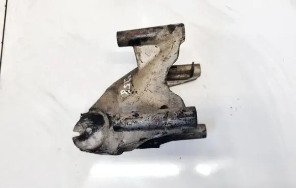 Volkswagen Touareg I Engine mounting bracket 070199308A