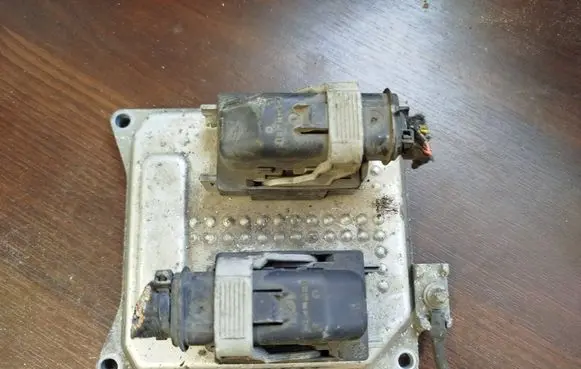 Opel Astra J Engine control unit/module 55571558