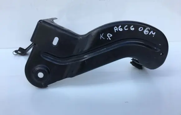 Audi A6 S6 C6 4F Intercooler pipe mounting bracket 4F0145813F