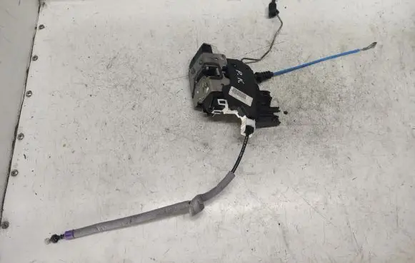 Mercedes-Benz GLA W156 Front door lock