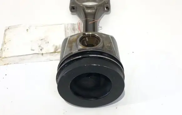 Skoda Octavia Mk3 (5E) Piston with connecting rod DDY
