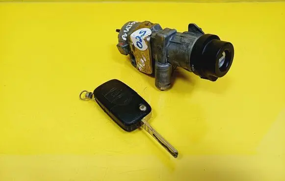 Audi A4 S4 B6 8E 8H Ignition lock 4B0905851F