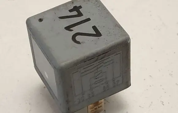 Volkswagen PASSAT B5.5 Other relay 443951253K 899512000