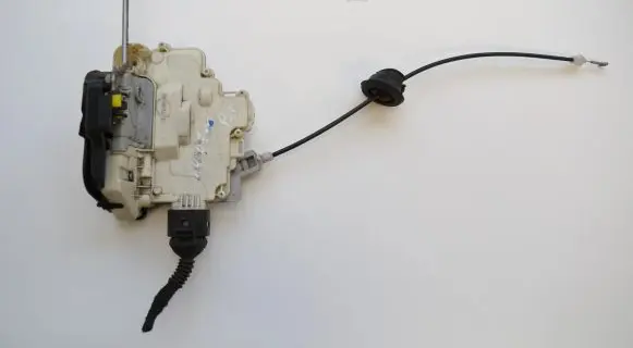 Audi A4 S4 B7 8E 8H Front door lock 8E2837016AA