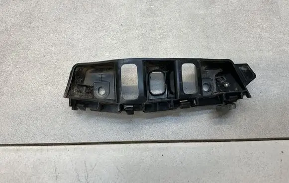Volkswagen Touareg II Front bumper mounting bracket 7P6807183F