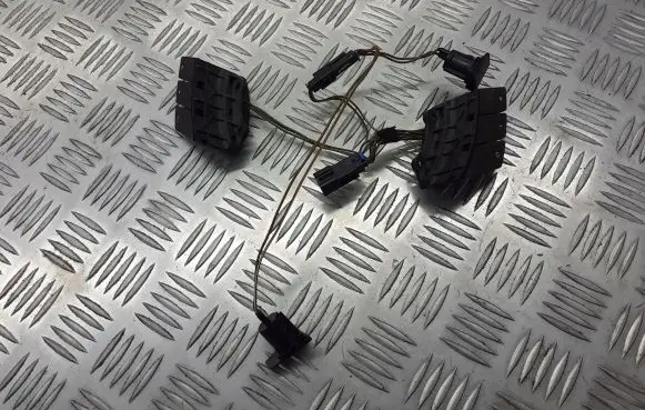 Opel Combo C Steering wheel buttons/switches 09185419