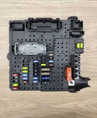 Volvo XC90 Fuse module 30786646 28080156 09W354