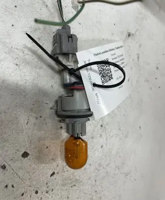 Toyota Avensis T250 Front indicator light