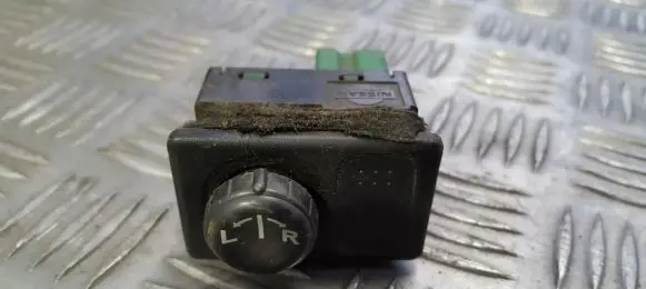 Nissan Primera Wing mirror switch