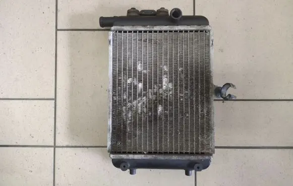 Audi RS6 Coolant radiator 4F0121212J