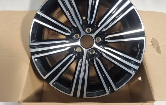 Volvo EX30 R18 alloy rim 31471312