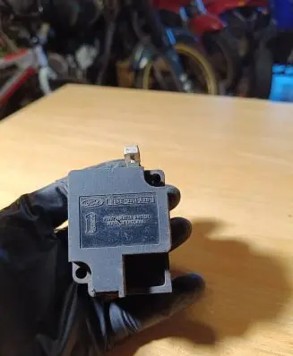 Ford Escort Fuel cut-off switch E1AE9341A2B 1224V433