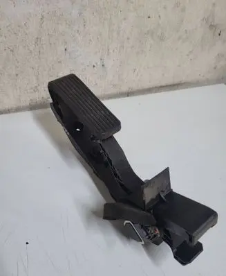 Mercedes-Benz E W211 Accelerator throttle pedal A2113000904